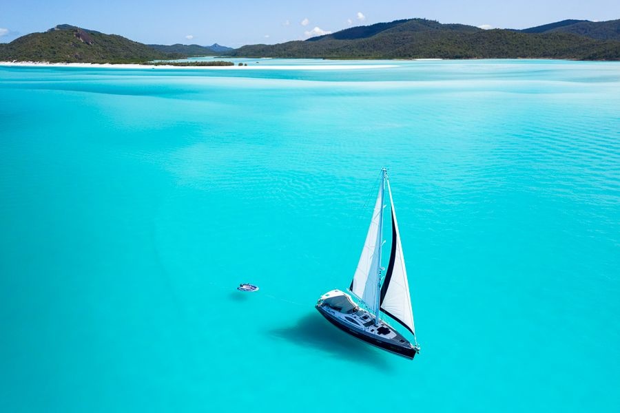 Whitsundays sailing adventure with Dundee Adventure Travel