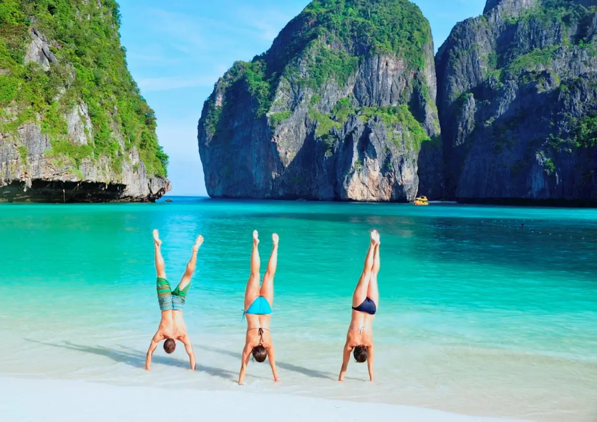 Dundee Adventure Travel | Thailand Thai hand