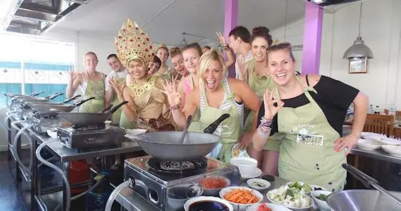 Dundee Adventure Travel | Intro Travel | 13-Day Thailand Experience