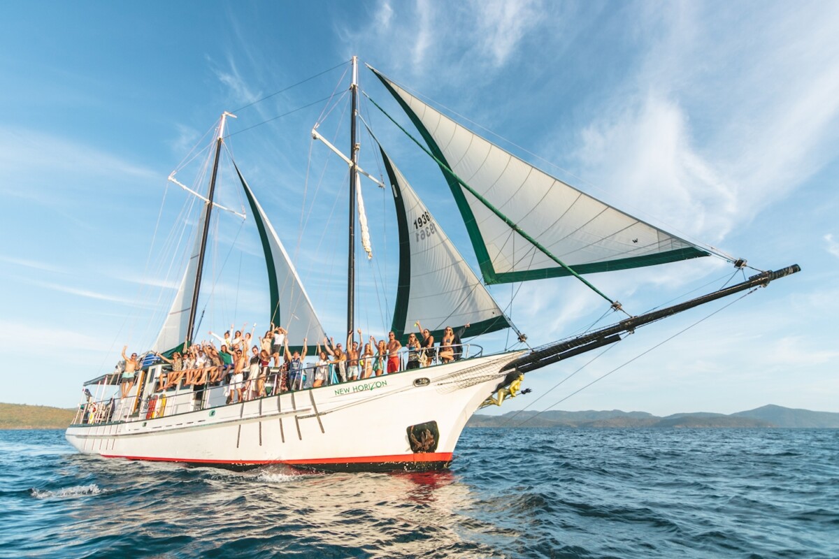 Dundee Adventure Travel | New Horizon | 2-Day 2-Night Whitsundays Sailing Adventures SPRING PROMO $100 OFF