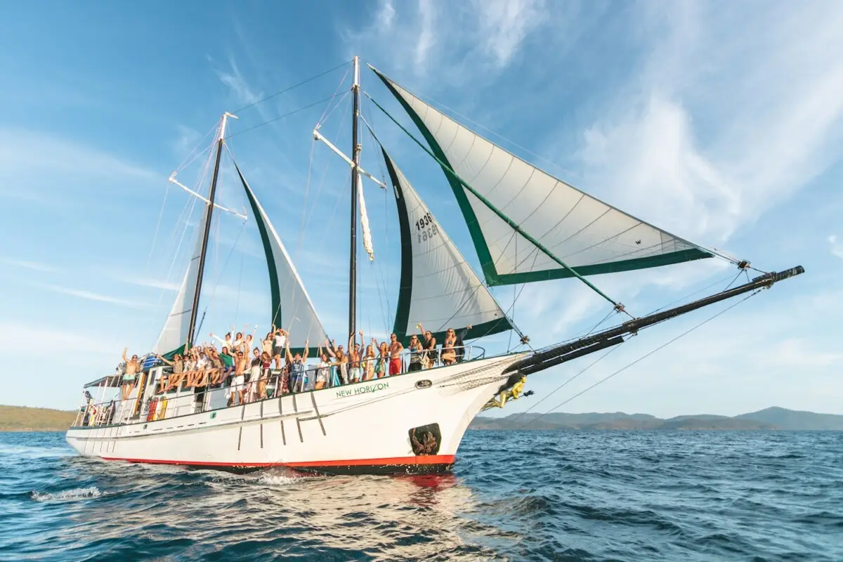 Dundee Adventure Travel | New Horizon | 2-Day 2-Night Whitsundays Sailing Adventures