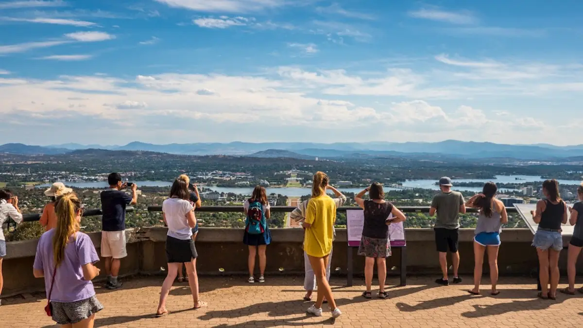 Join a 9.5 hour Canberra day trip