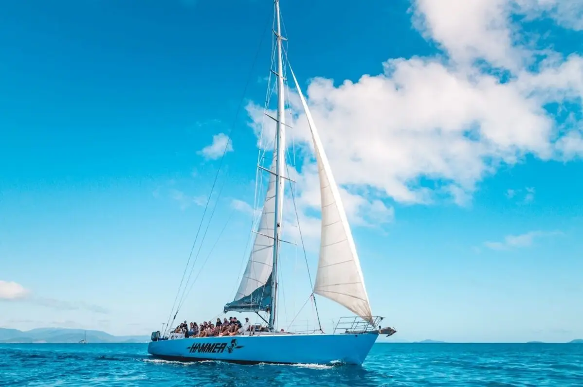 Dundee Adventure Travel | Hammer | 2-Day 2-Nights Whitsundays Maxi Sailing Adventure Dundee Adventure Travel | Hammer | 2-Day 2-Nights Whitsundays Maxi Sailing Adventure