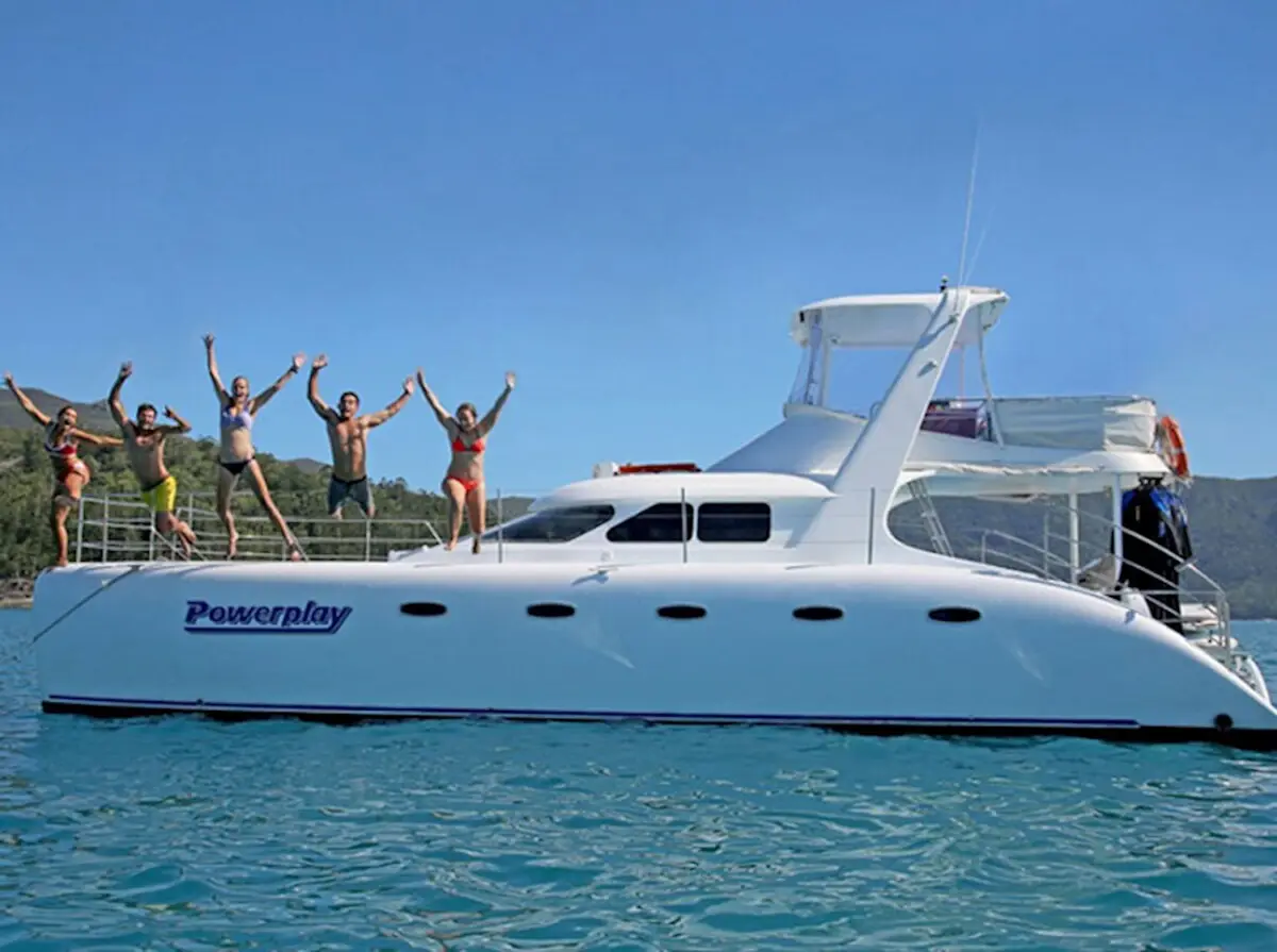 Dundee Adventure Travel | Powerplay | Whitsunday Sailing Adventures Powerplay Whitsundays sailing catamaran with jacuzzi and paddleboards