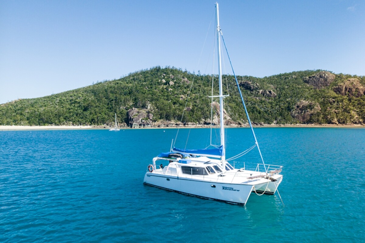 Whitsunday Adventurer sailing tour visiting Whitehaven Beach and Hill Inlet from Airlie Beach
