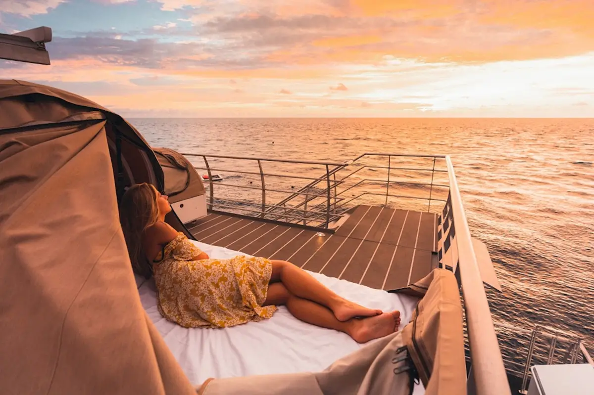 Dundee Adventure Travel | Reefsleep – Single from Daydream Island