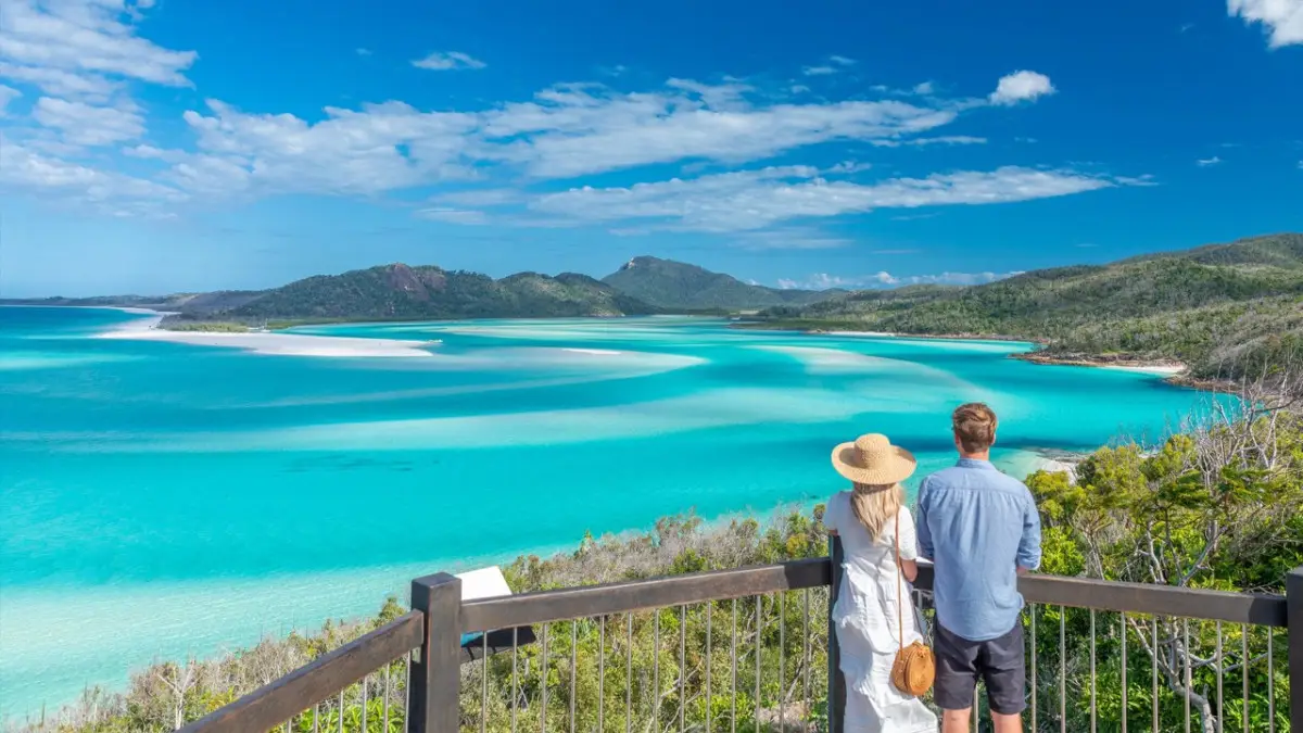 Dundee Adventure Travel | Airlie Beach & Whitsunday Islands Hill Inlet Lookout view over Whitehaven Beach – Whitsundays Australia | Dundee Adventure Travel