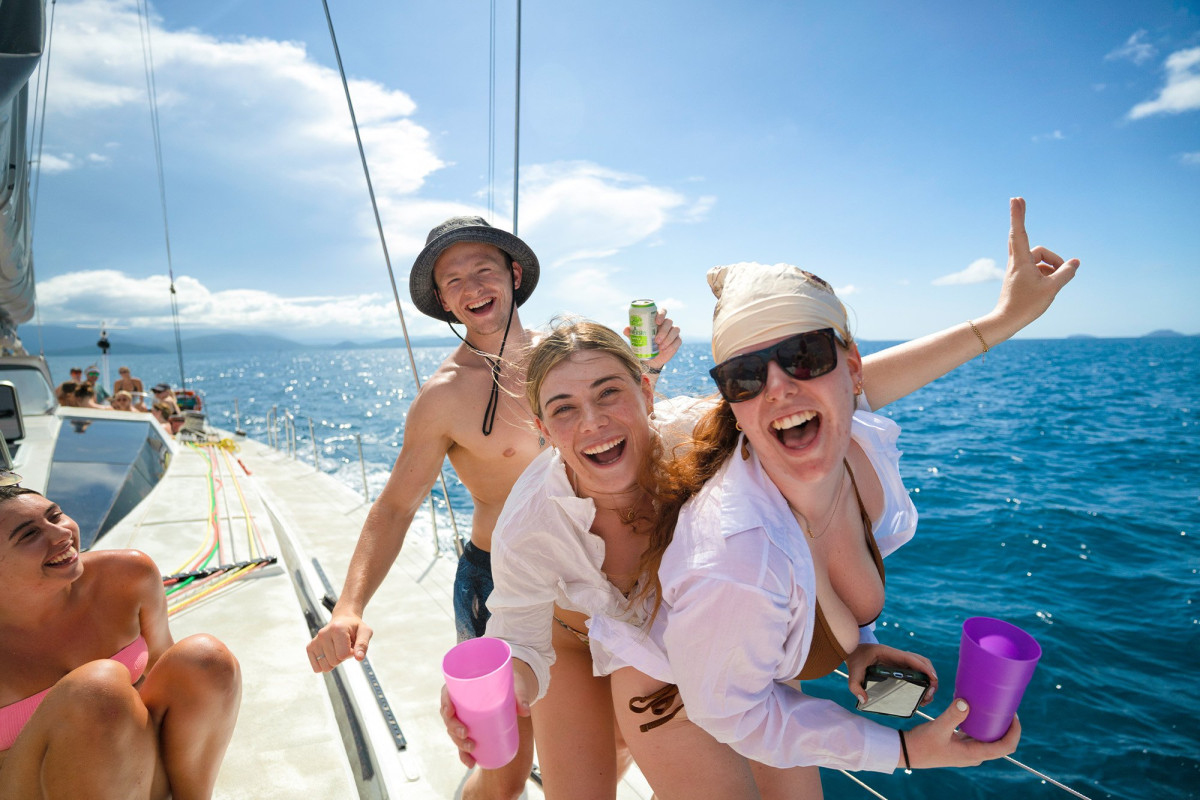 Dundee Adventure Travel | Highlights of the East Coast: Airlie Beach and The Whitsundays Dundee Adventure Travel | Highlights of the East Coast: Airlie Beach and The Whitsundays