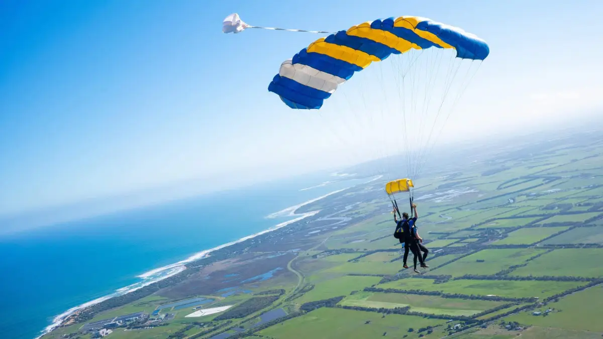 Dundee Adventure Travel | Great Ocean Road 15,000ft Tandem Skydive (With Transfer)