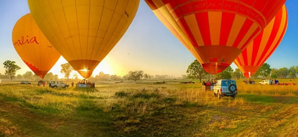 Dundee Adventure Travel | Gold Coast Classic Balloon Flight with Vineyard Breakfast + indoor skydiving Dundee Adventure Travel | Gold Coast Classic Balloon Flight with Vineyard Breakfast + indoor skydiving