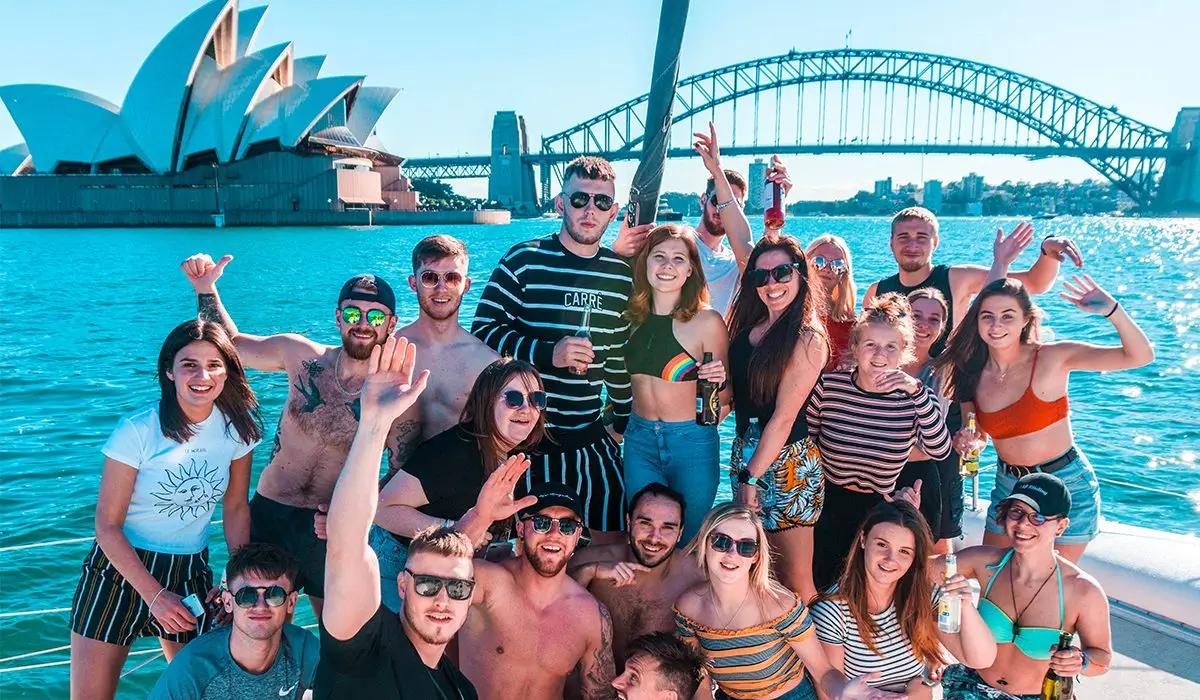 Dundee Adventure Travel | Top 6 Group Tours in Australia for the Budget Backpacker Dundee Adventure Travel | Top 6 Group Tours in Australia for the Budget Backpacker