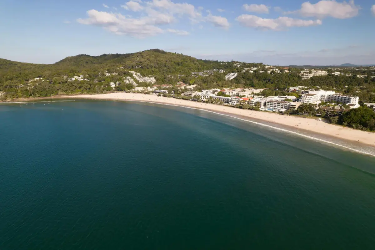 Dundee Adventure Travel | Noosa & Sunshine Coast noosa-main-beach-aerial-hastings-st