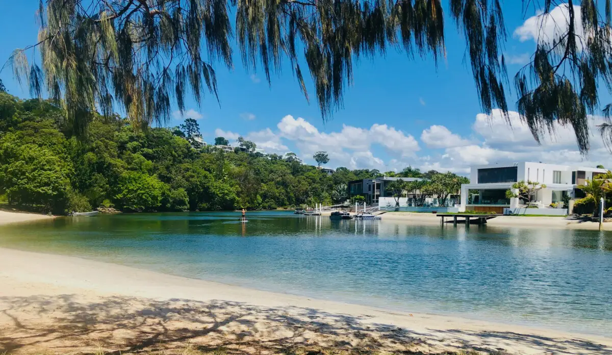 Dundee Adventure Travel | Noosa & Sunshine Coast noosa-river-paddle-board-houses