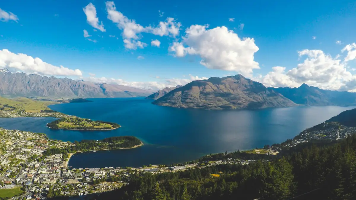 Dundee Adventure Travel | New Zealand new-zealand-lake-mountains-queenstown