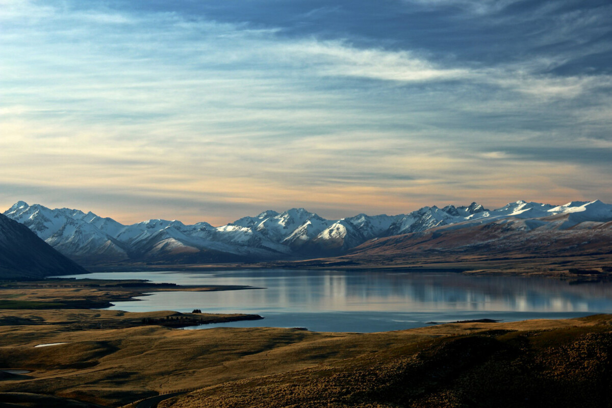new-zealand-lake-mountains