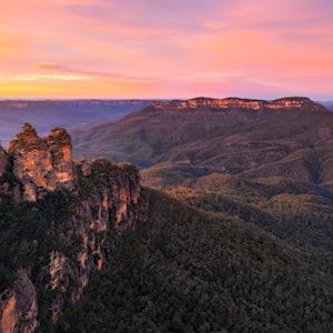 Sunrise over the Jamison Valley and the Three Sisters in the scenic Blue Mountains National Park