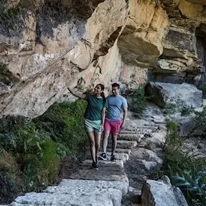 Dundee Adventure Travel | Autopia Tours | Blue Mountains Sunset Without Crowds Couple enjoying a walk along the Wentworth Falls Track in the Blue Mountains National Park.
