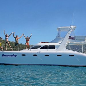 Powerplay Whitsundays sailing catamaran with jacuzzi and paddleboards