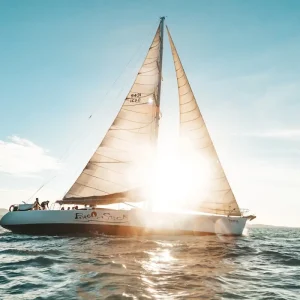 Dundee Adventure Travel | Prosail Whitsundays | Whitsundays Maxi Sailing Adventure on Broomstick Book your Whitsundays Maxi Sailing Adventure today