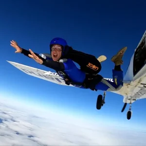 Dundee Adventure Travel | Skydive Australia | Tandem Skydiving Experience use code SKYDEE Home-page-Learn-to-skydive-button-1