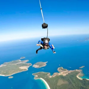 airlie beach 8000ft tandem skydive experience