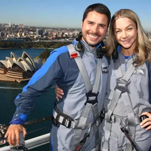 couple_doing_bridgeclimb