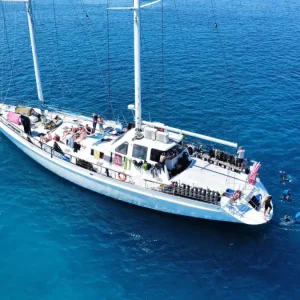 Summer Jo mega yacht sailing in the Whitsundays
